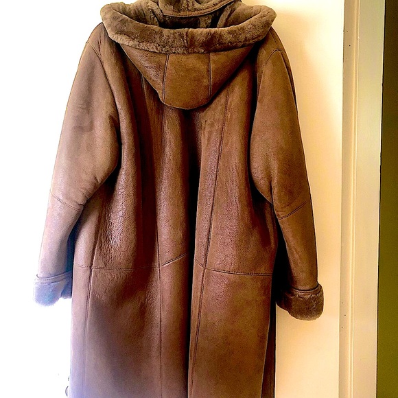 COPY - 🔥Very warm leather shearling coat with detachable hood. 🔥 - Picture 3 of 4